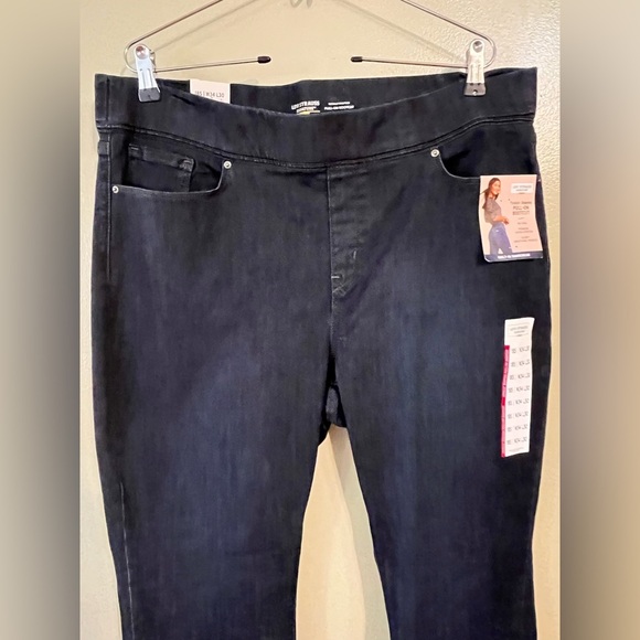 Levis Totally Shaping Pull On Bootcut  Dark Blue Jeans Comfort Stretch 18S NWT - Picture 4 of 13
